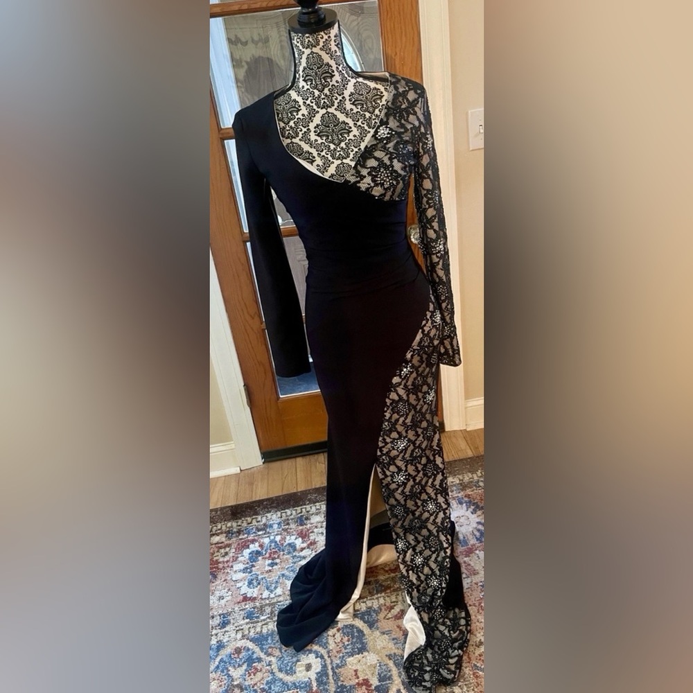 Custom-Made Embellished Lined Form Fitting Gown Dress Size 2/4 w/Front Slit